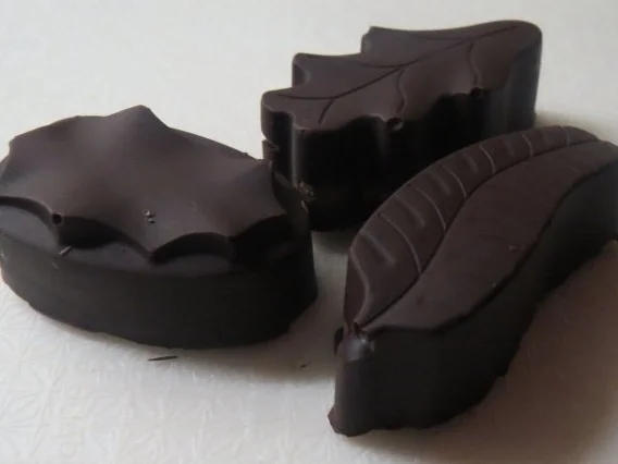 Rezept: Süßes: Nougat-Mokka-Pralinen Süßes: Nougat-Mokka-Pralinen - Rezept