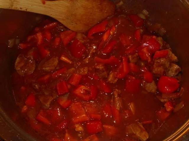 Gulasch im Römertopf - Rezept - Bild Nr. 3