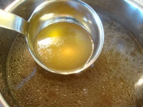 Rezept: Rinderbrühe mit "Herrgott´s Bescheisserle" und deftiger Einlage Bild Nr. 4 Rinderbrühe mit "Herrgott´s Bescheisserle" und deftiger Einlage - Rezept - Bild Nr. 4