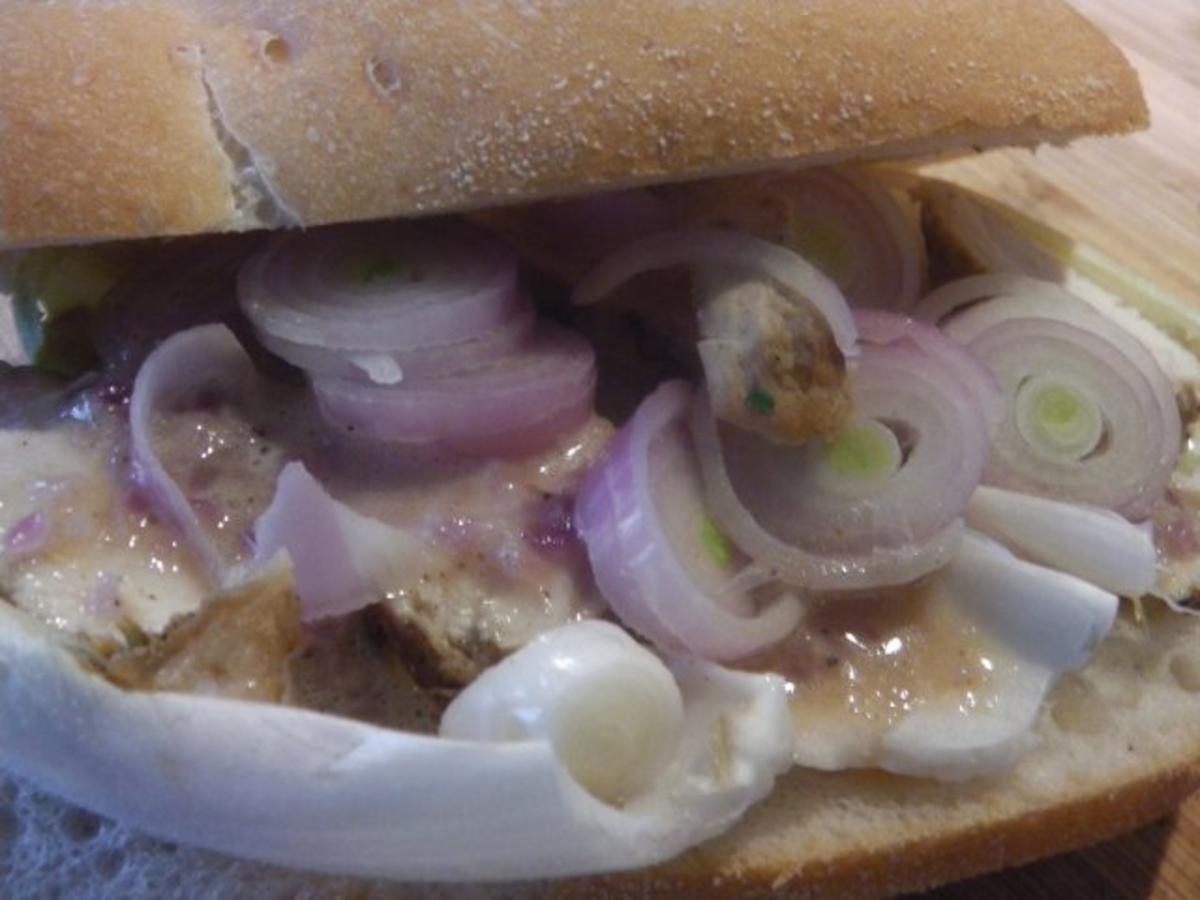 Estragon-Senfhühnchen im Sandwich mit Sweet Onion Sauce - Rezept - Bild Nr. 2