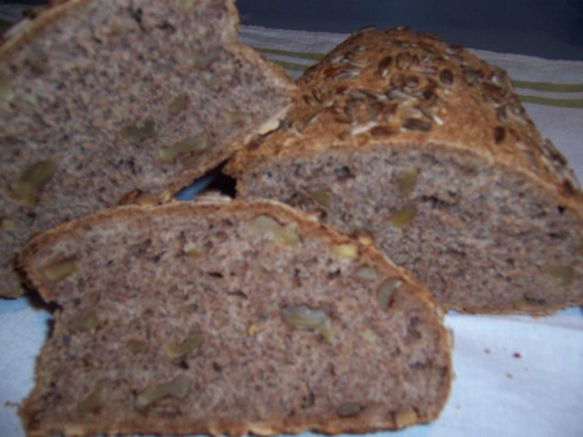 DINKELVOLLKORN-BROT mit Walnüssen - Rezept