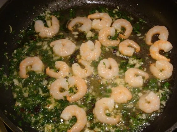 Knoblauch- Spaghetti mit Chili und Garnelen - Rezept - Bild Nr. 2