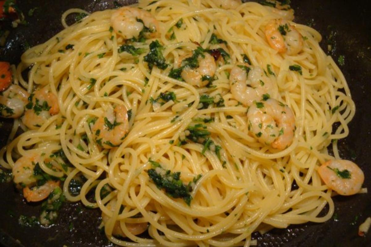 Knoblauch- Spaghetti mit Chili und Garnelen - Rezept - Bild Nr. 3