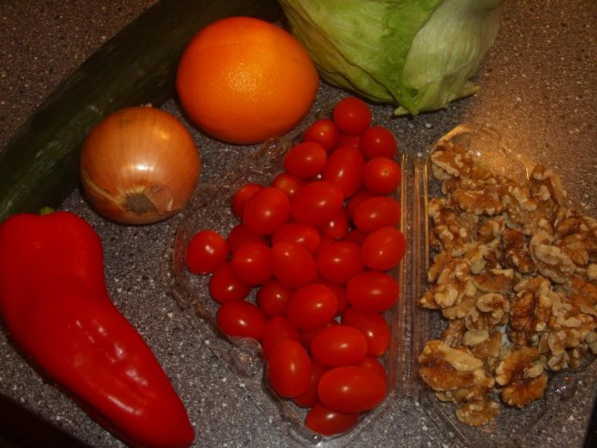 Gemischter Salat mit Orangen und Walnüssen - Rezept - Bild Nr. 2