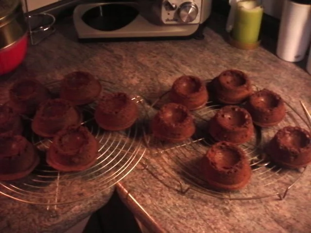 Rezept: Schoko-Kirsch-Cupcakes Bild Nr. 4 Schoko-Kirsch-Cupcakes - Rezept - Bild Nr. 4