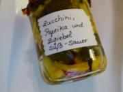 Zucchini- süß-sauer, mit Paprika und Zwiebeln - Rezept