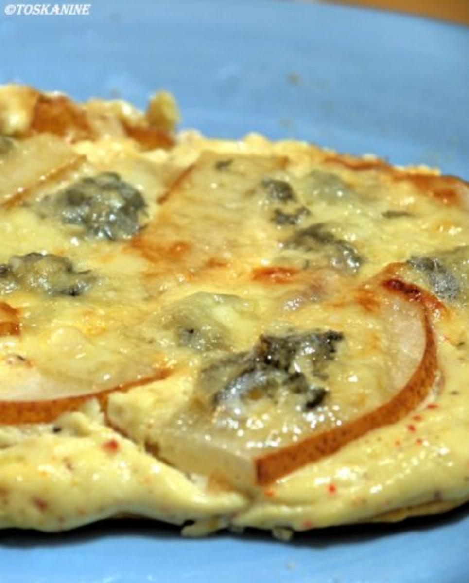 Flammkuchen mit Birne und Gorgonzola - Rezept Eingereicht von toskanine