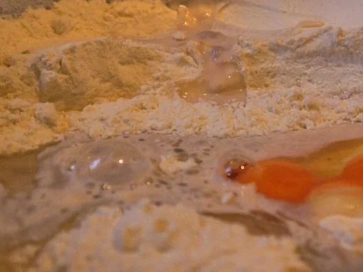 Flammkuchen mit Birne und Gorgonzola - Rezept - Bild Nr. 2