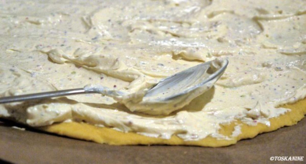 Flammkuchen mit Birne und Gorgonzola - Rezept - Bild Nr. 8