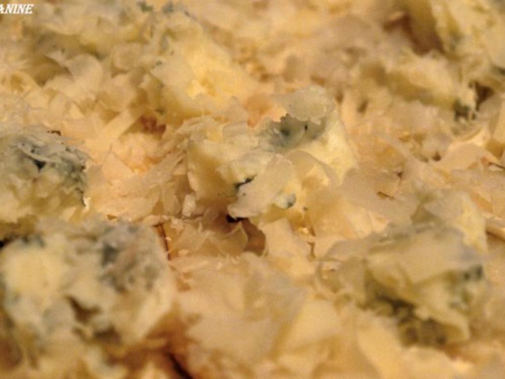 Flammkuchen mit Birne und Gorgonzola - einfach - 177 kcal/100g
