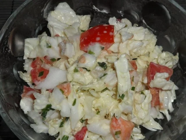 Salate/Beilagen: Einfacher Chinakohlsalat mit Tomaten und Zitronen-Joghurt-Dressing - Rezept - Bild Nr. 7