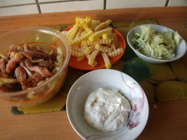 Schnitzelgeschnetzeltes nach Gyros-Art   mit Kraut und Tzaziki - Rezept - Bild Nr. 4