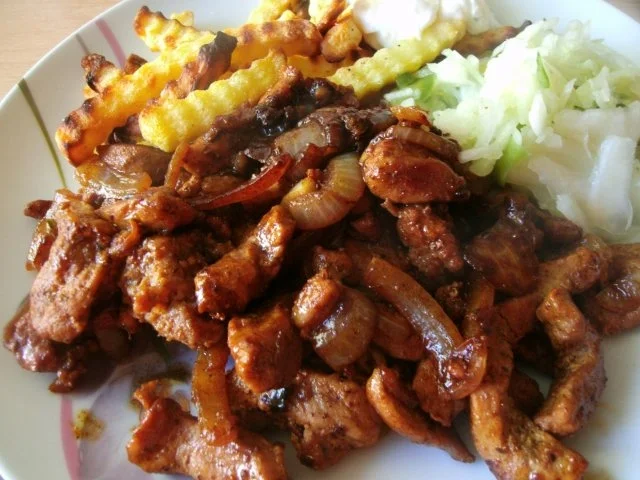 Schnitzelgeschnetzeltes nach Gyros-Art   mit Kraut und Tzaziki - Rezept - Bild Nr. 2