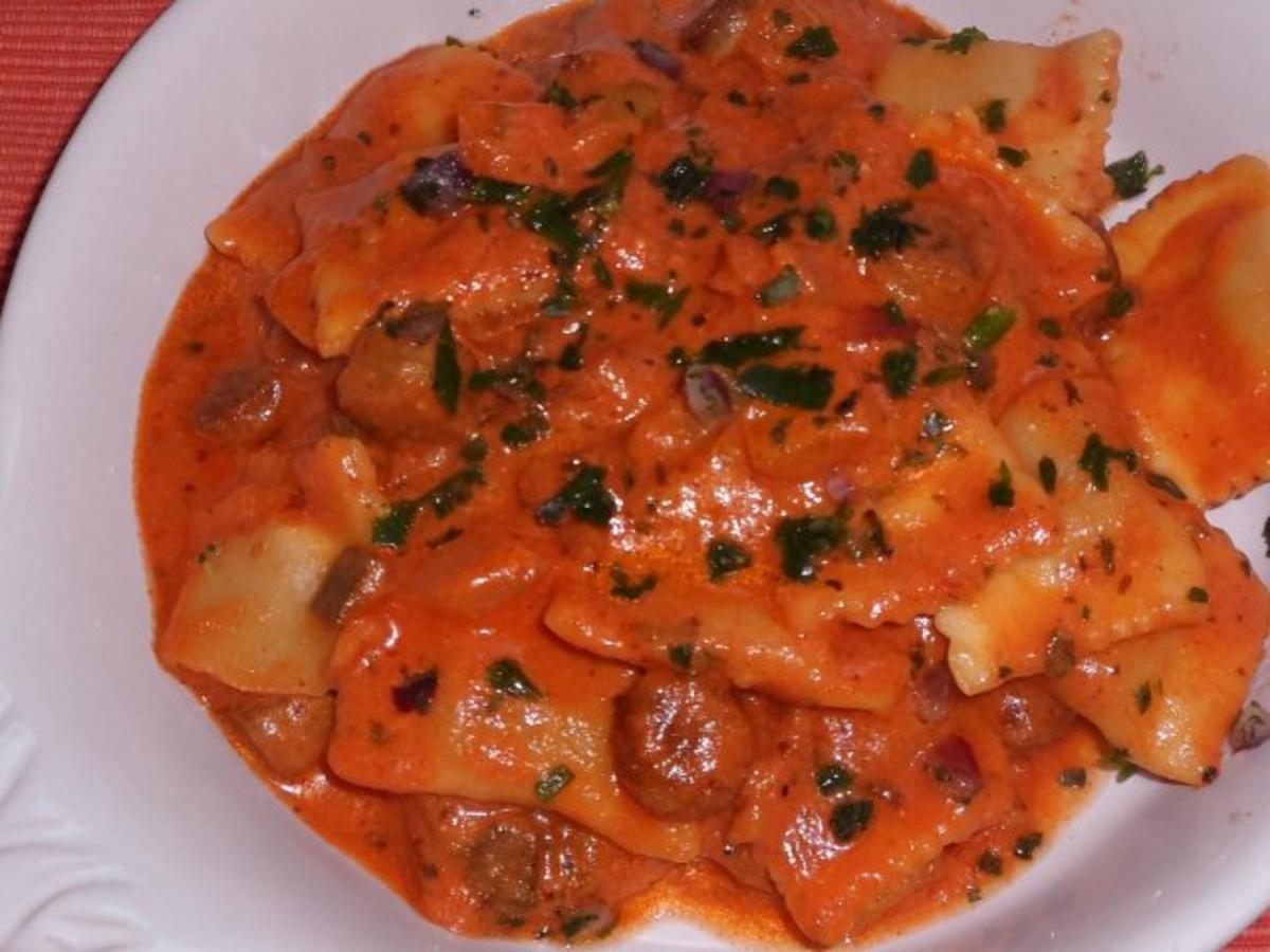 Bilder für Pfannen-Gerichte: Pikante Pasta-Gemüse-Pfanne mit Käse-Tomaten-Soße - Rezept