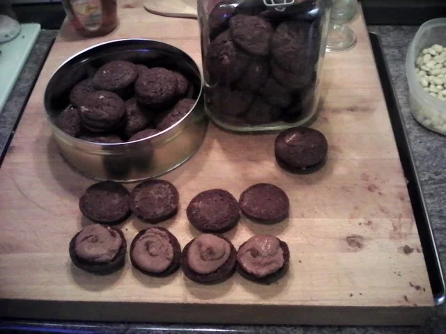 Schokoladenkekse mit weißer Schokolade und Macadamia Nüssen - Rezept - Bild Nr. 6