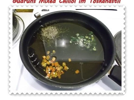 Rezept: Öl: Mixed Chiliöl im Toskanastil Bild Nr. 4 Öl: Mixed Chiliöl im Toskanastil - Rezept - Bild Nr. 4