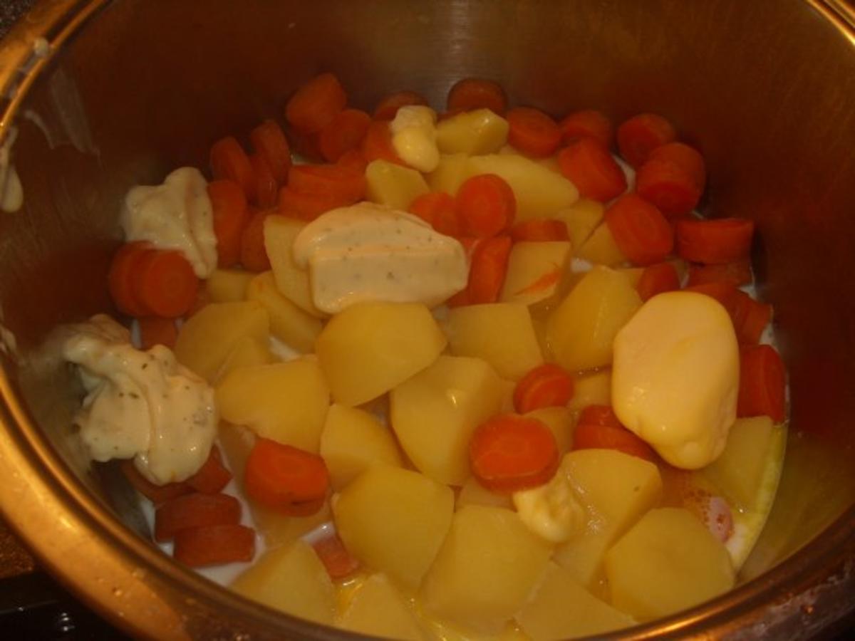 Bratwürste mit Schmorkraut und Kartoffel-Möhrenpüree - Rezept - Bild Nr. 3