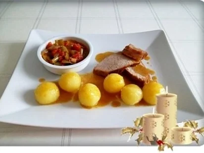 Rezept: Saftiger Kalbsbraten mit Mini Gummiklößchen nach Art meiner Mutter Saftiger Kalbsbraten mit Mini Gummiklößchen nach Art meiner Mutter - Rezept