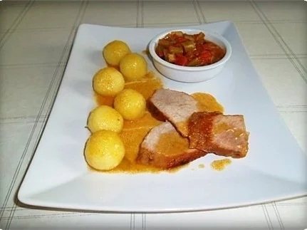 Rezept: Saftiger Kalbsbraten mit Mini Gummiklößchen nach Art meiner Mutter Bild Nr. 2 Saftiger Kalbsbraten mit Mini Gummiklößchen nach Art meiner Mutter - Rezept - Bild Nr. 2