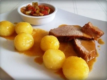 Rezept: Saftiger Kalbsbraten mit Mini Gummiklößchen nach Art meiner Mutter Bild Nr. 16 Saftiger Kalbsbraten mit Mini Gummiklößchen nach Art meiner Mutter - Rezept - Bild Nr. 16