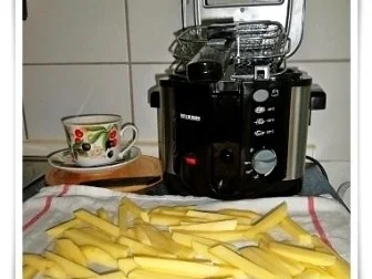 Deftiges Putengulasch natürlich mit selbstgemachten Pommes - Rezept - Bild Nr. 10