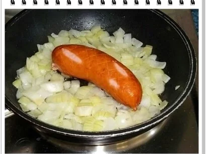 Bratwurst mit viel Zwiebel,  Sauerkraut und Salzkartoffeln - Rezept - Bild Nr. 4