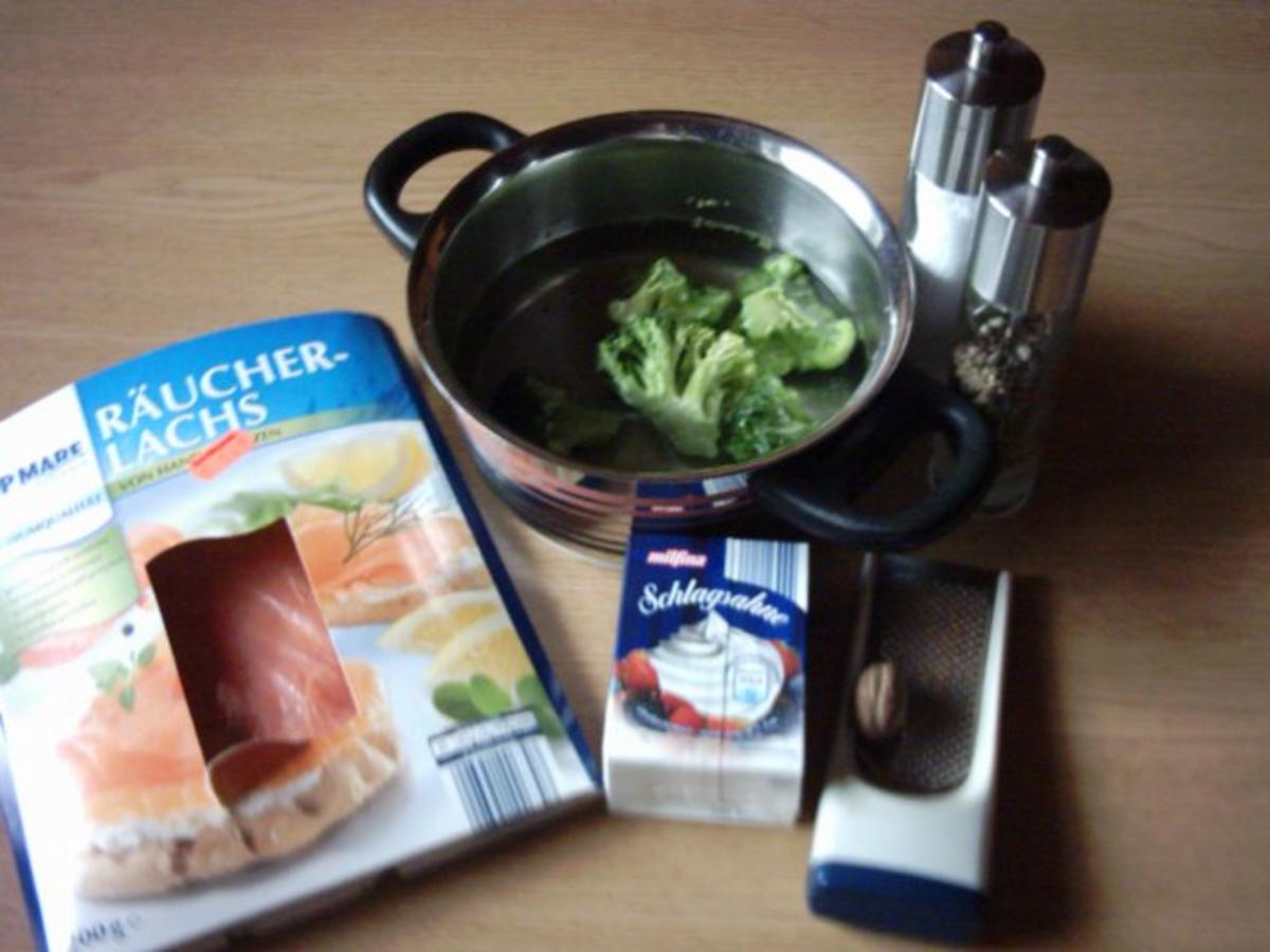 Broccolicremesuppe mit Räucherlachs - Rezept - Bild Nr. 2