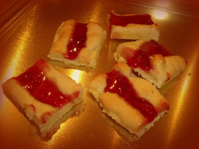 Weihnachtsplätzchen: Linzer Marzipan-Streifen - Rezept