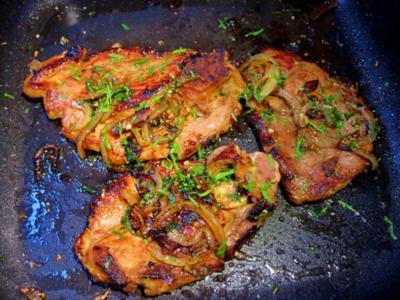 Rezept: Lamm mit Wein mariniert und Speckbohnen Lamm mit Wein mariniert und Speckbohnen - Rezept
