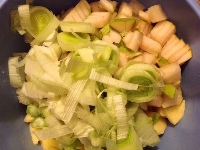 Kartoffel - Birnensuppe mit Sekt und Birnen - Gemüse Croûtons - Rezept - Bild Nr. 4