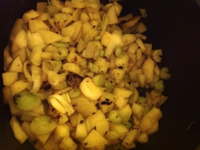 Kartoffel - Birnensuppe mit Sekt und Birnen - Gemüse Croûtons - Rezept - Bild Nr. 5