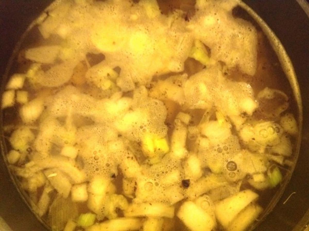 Kartoffel - Birnensuppe mit Sekt und Birnen - Gemüse Croûtons - Rezept - Bild Nr. 6