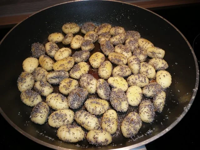 Weihnachten : Entenschlegel an Mohn - Orangen - Gnocchi dazu Salat - Rezept - Bild Nr. 6