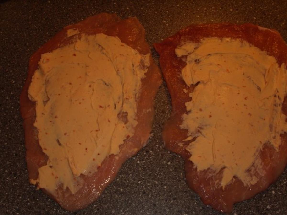 Käserouladen auf einem Kartoffel-Paprikabett - Rezept - Bild Nr. 4