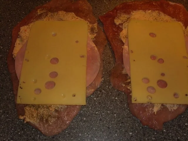 Rezept: Käserouladen auf einem Kartoffel-Paprikabett Bild Nr. 6 Käserouladen auf einem Kartoffel-Paprikabett - Rezept - Bild Nr. 6