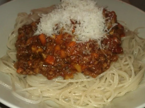 Rezept: Veggie-Bolognese mit Dinkelspaghetti Veggie-Bolognese mit Dinkelspaghetti - Rezept