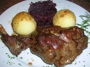 Rezept: Keulen vom Wildhasen mit Rotkohl und Kartoffelknรถdel Bild Nr. 3 Keulen vom Wildhasen mit Rotkohl und Kartoffelknรถdel - Rezept - Bild Nr. 3
