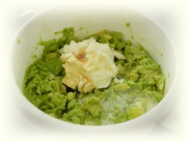 Rezept: Süße Quinoa- Bällchen mit Himbeerkern auf Avocadocreme Bild Nr. 13 Süße Quinoa- Bällchen mit Himbeerkern auf Avocadocreme - Rezept - Bild Nr. 13