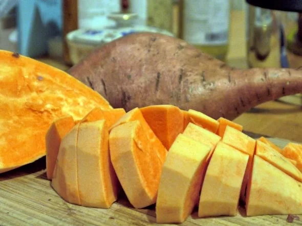 Schollenfilet auf Rosenkohl-Mandel-Bett, dazu Süßkartoffelpüree - Rezept - Bild Nr. 2