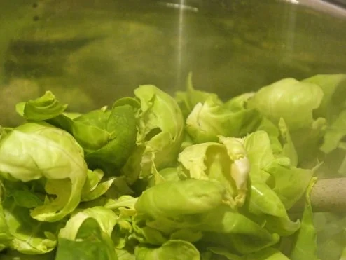 Schollenfilet auf Rosenkohl-Mandel-Bett, dazu Süßkartoffelpüree - Rezept - Bild Nr. 7