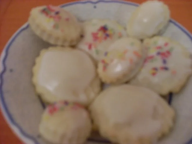 Rezept: Zitronen-Plätzchen Bild Nr. 2 Zitronen-Plätzchen - Rezept - Bild Nr. 2