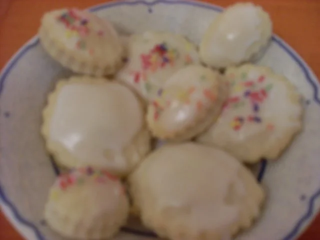 Rezept: Zitronen-Plätzchen Bild Nr. 3 Zitronen-Plätzchen - Rezept - Bild Nr. 3