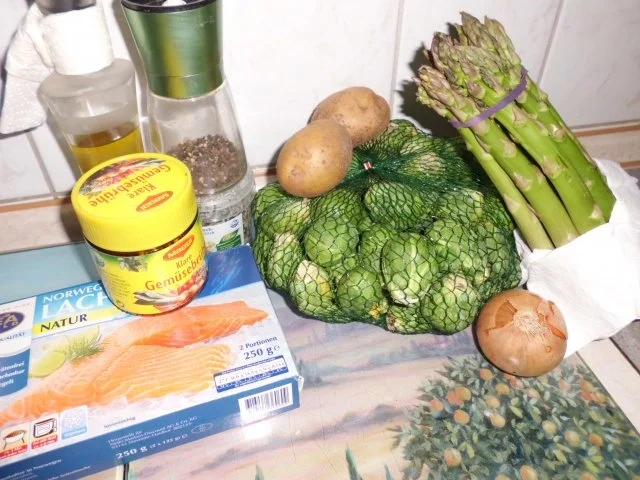 Rezept: Eintopf: Rosenkohl-Grüner Spargel-Topf mit Lachs Bild Nr. 2 Eintopf: Rosenkohl-Grüner Spargel-Topf mit Lachs - Rezept - Bild Nr. 2