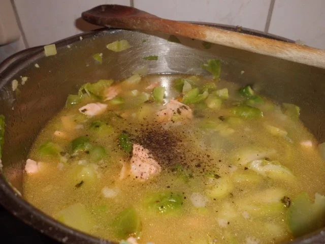 Rezept: Eintopf: Rosenkohl-Grüner Spargel-Topf mit Lachs Bild Nr. 4 Eintopf: Rosenkohl-Grüner Spargel-Topf mit Lachs - Rezept - Bild Nr. 4