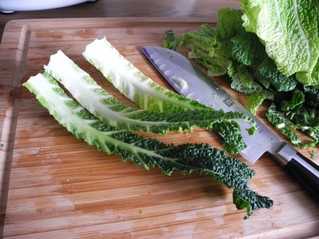 Vegan : Wirsing - Quinoa - Pfanne mit Soja - Leberkäse und gerösteten Cashewkernen - Rezept - Bild Nr. 4