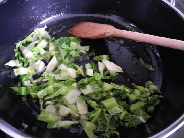 Vegan : Wirsing - Quinoa - Pfanne mit Soja - Leberkäse und gerösteten Cashewkernen - Rezept - Bild Nr. 6