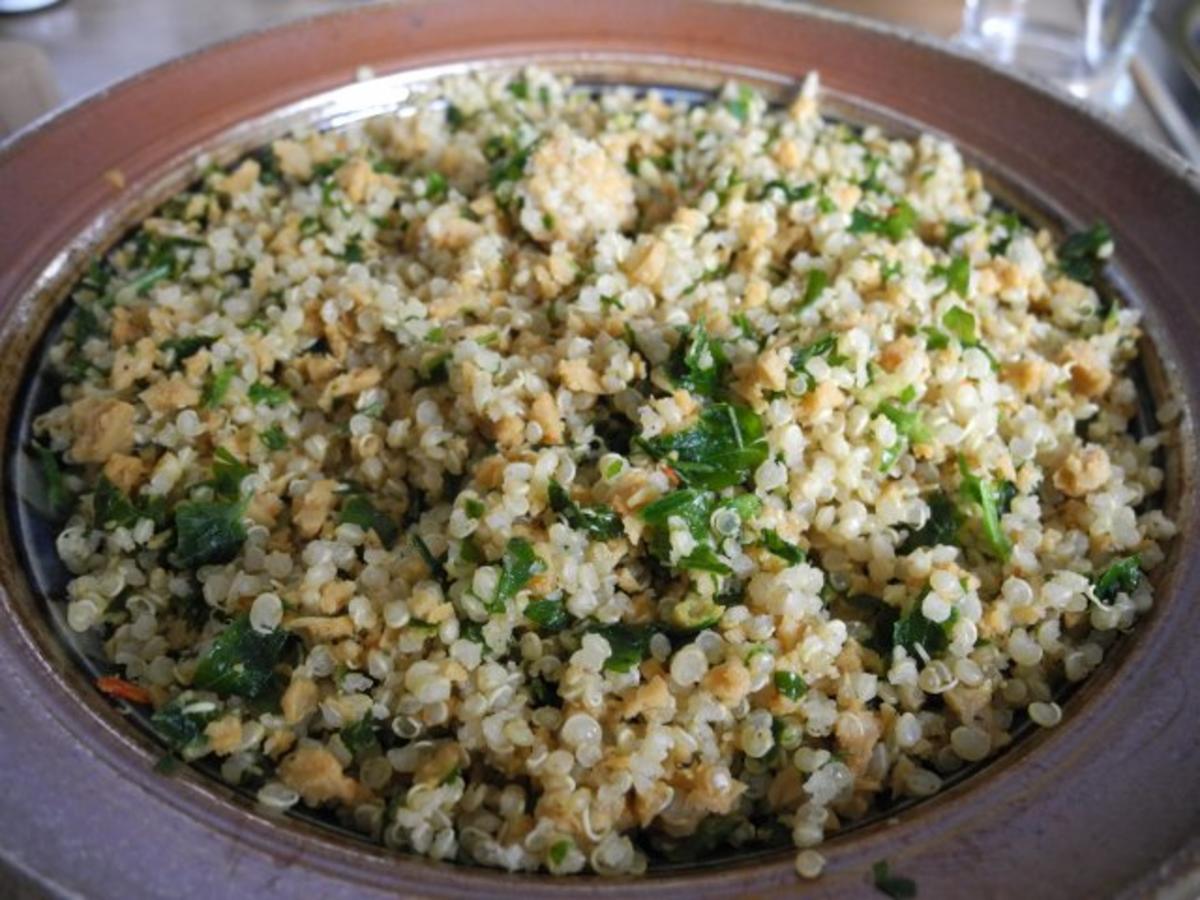 Vegan : Wirsing - Quinoa - Pfanne mit Soja - Leberkäse und gerösteten Cashewkernen - Rezept - Bild Nr. 8
