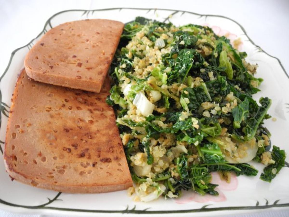 Vegan : Wirsing - Quinoa - Pfanne mit Soja - Leberkäse und gerösteten Cashewkernen - Rezept - Bild Nr. 2