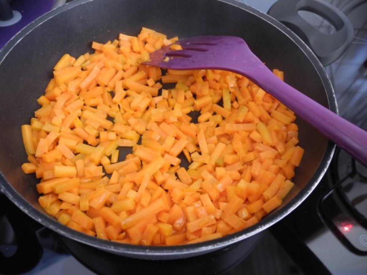 Vegan : Hartweizenspaghetti unter Karotten - Tomaten - Bolognese mit Veggi - Käse - Rezept - Bild Nr. 3