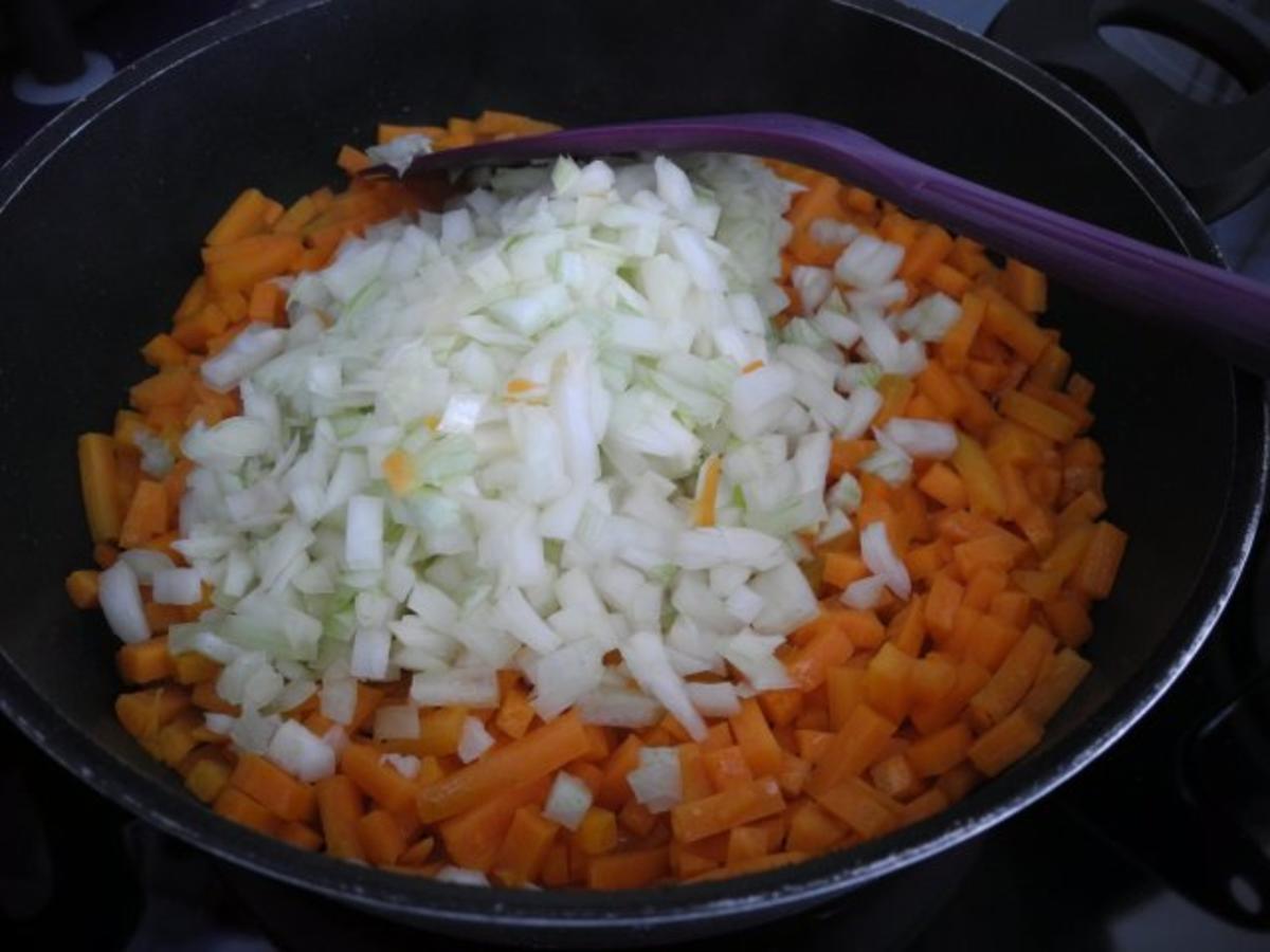 Vegan : Hartweizenspaghetti unter Karotten - Tomaten - Bolognese mit Veggi - Käse - Rezept - Bild Nr. 4